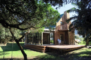 Hidden gem in bush 350m from main beach